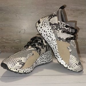 Steve Madden -  Size 6M CLIFF DAD SNEAKER